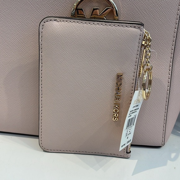 MICHAEL KORS
Jet Set Travel Small Saffiano Leather Top Zip Coin Pouch Wth ID
NWT - Picture 5 of 15